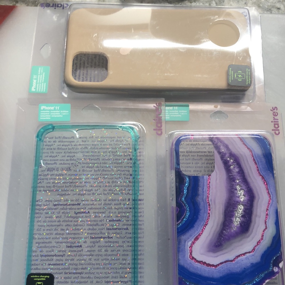 iPhone 11 Bundle NWT - Picture 1 of 13